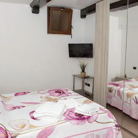 Casa Piazza Garibaldi * スルモナ